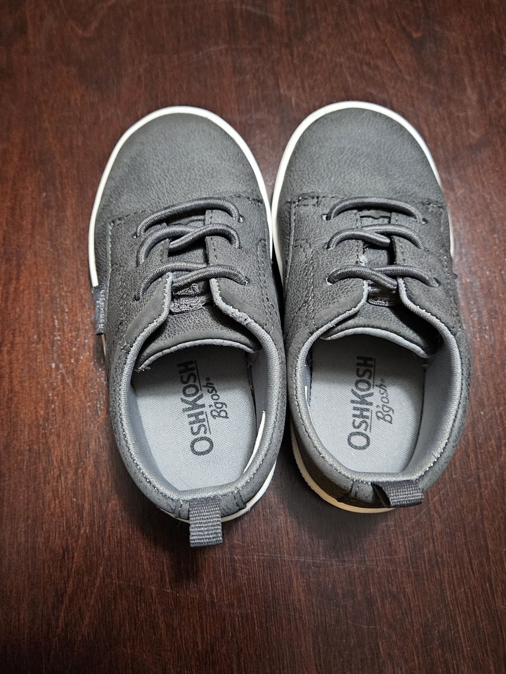 OshKosh B'gosh Kids Gray Lace-Up Sneakers Like New, size 6M.
